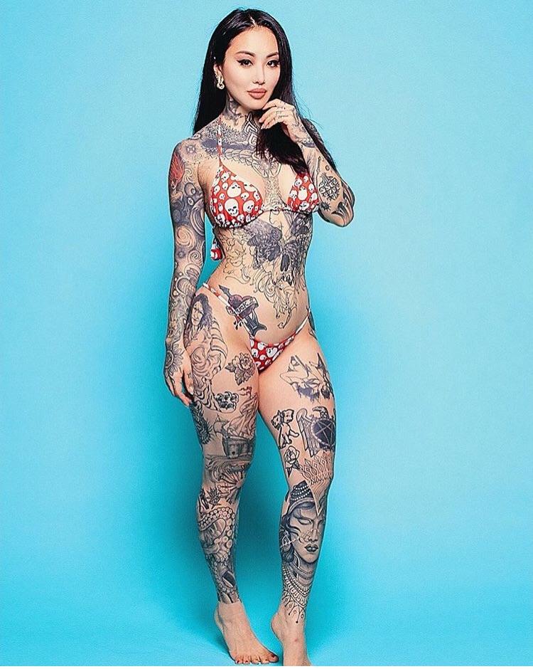 Hot Chicks With Tattoos. 