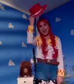 Lindsey Cruz Cosplays Jessie From “Toy Story”