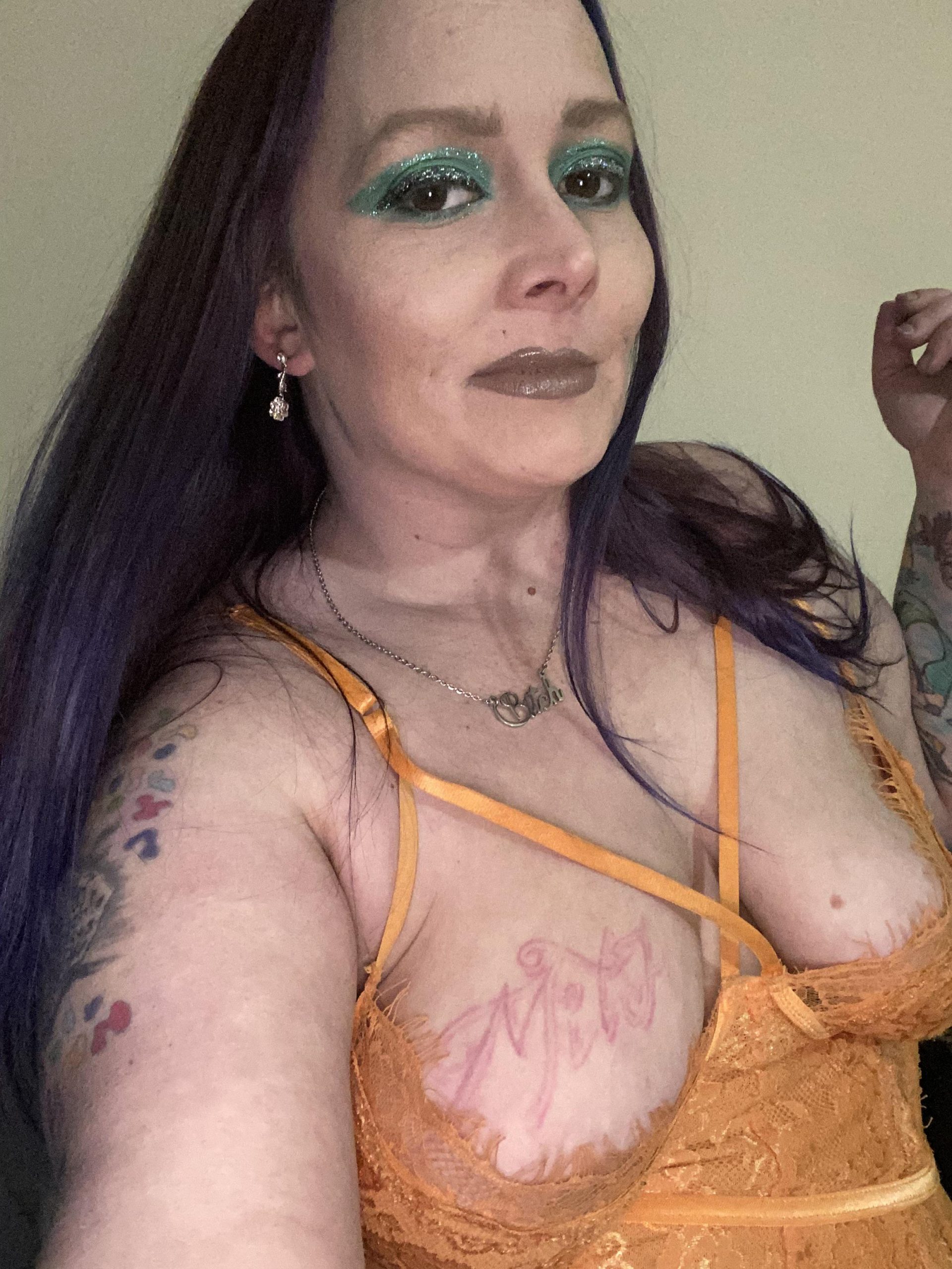 BBW Inked Milf! Solo&BG Content! Subscription Only. Kink Friendly?Interactive! Costumes&Cosplay, Anal Play Etc! 100’s Of Posts! Custom Videos PPV Everything Else Subscription Only! XGizmo1986x