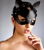 Cute grrrl in her cat woman fetish mask