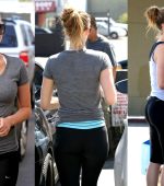 Jennifer Lawrence In Athletic Apparel Is A Treat