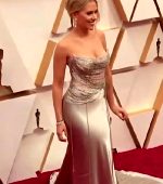 Scarlett Johansson Wins The 2020 Oscars